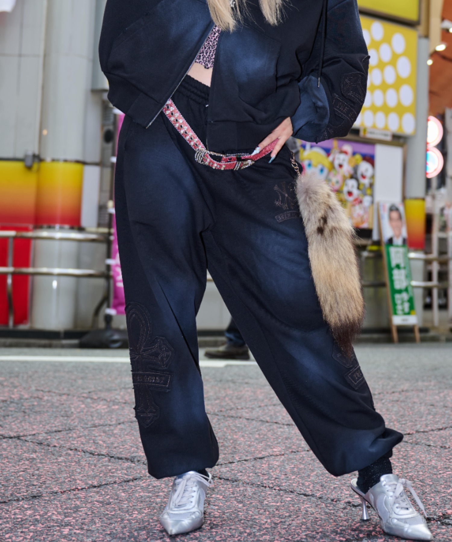 A'GEM/9 × .kom 『A'GEM/9/エージェムナイン』 クロスパッチスウェット