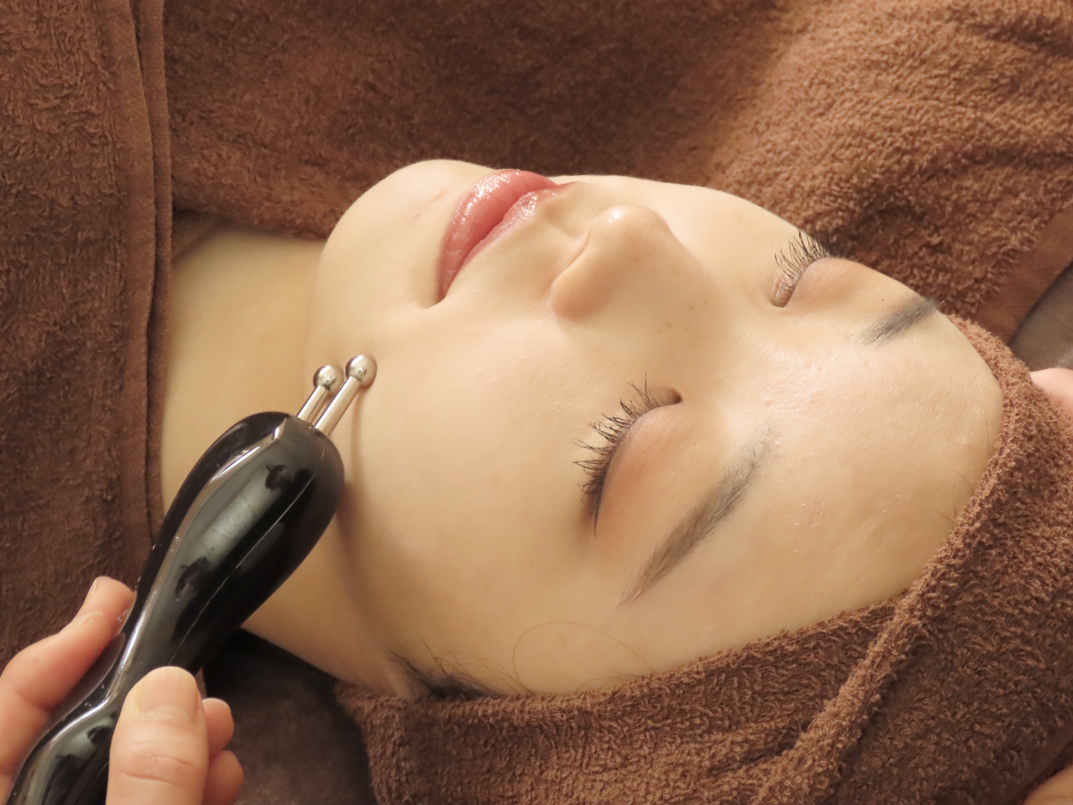 フェイスラインや顎下のもたつきにレモンボトル/都度払いエステ私の