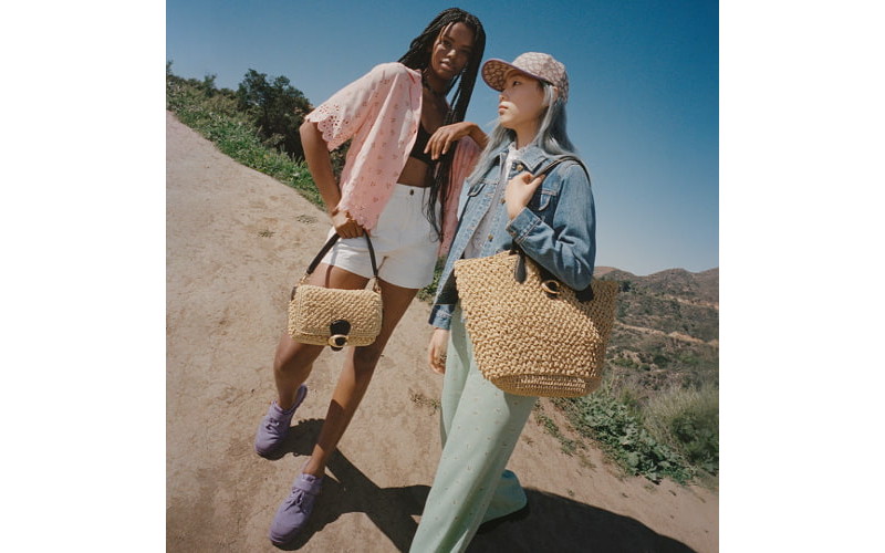 コーチ】夏感あふれる新作“ストローバッグ”が登場！ ナチュラル