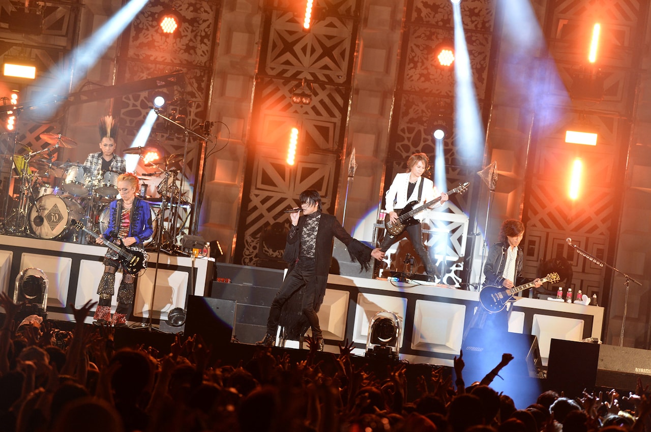 幸せです」BUCK-TICKデビュー30周年ライブに2万人集結（ライブレポート