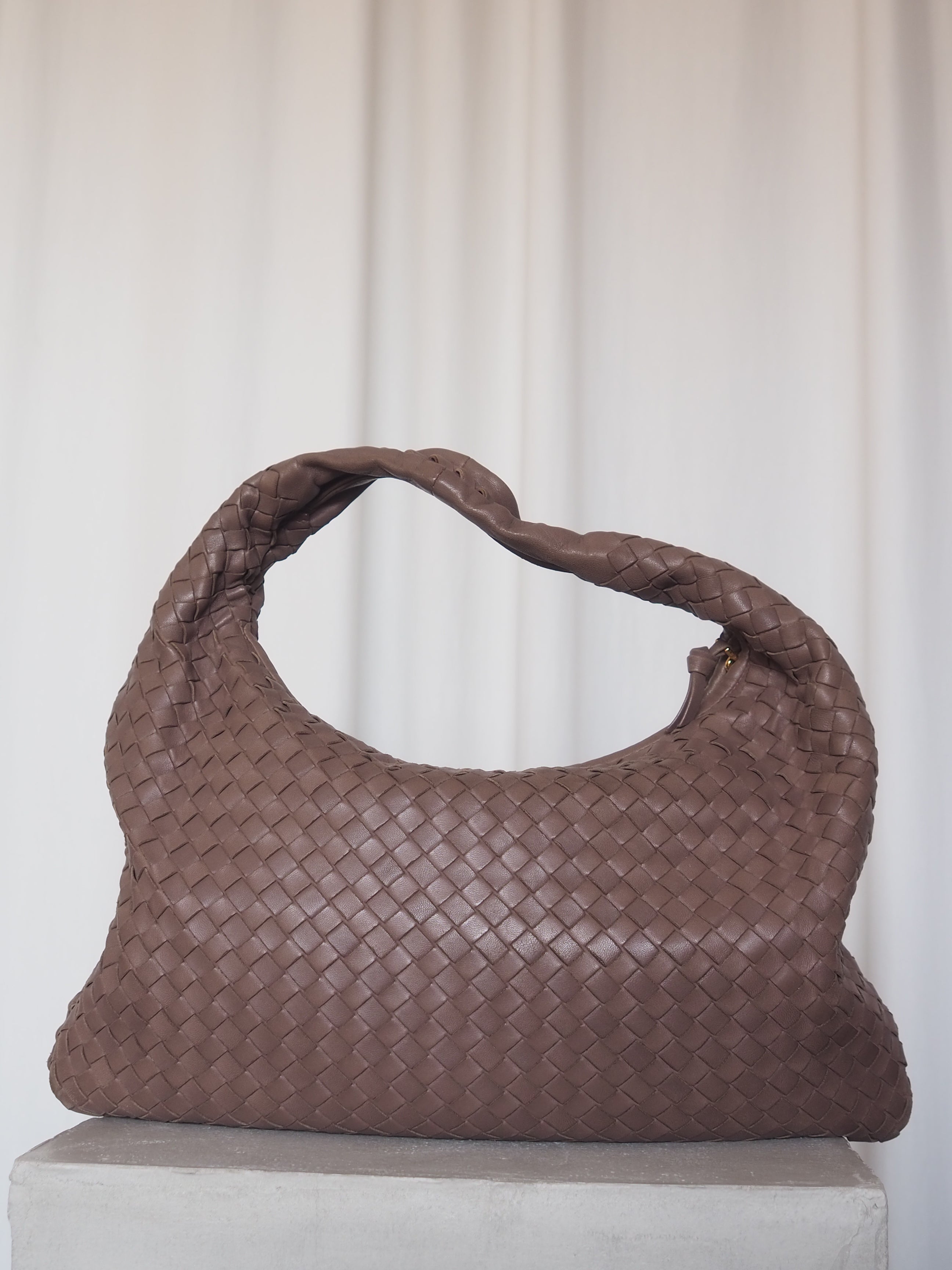 BOTTEGA VENETA ボッテガヴェネタ イントレチャート ショルダーバッグ