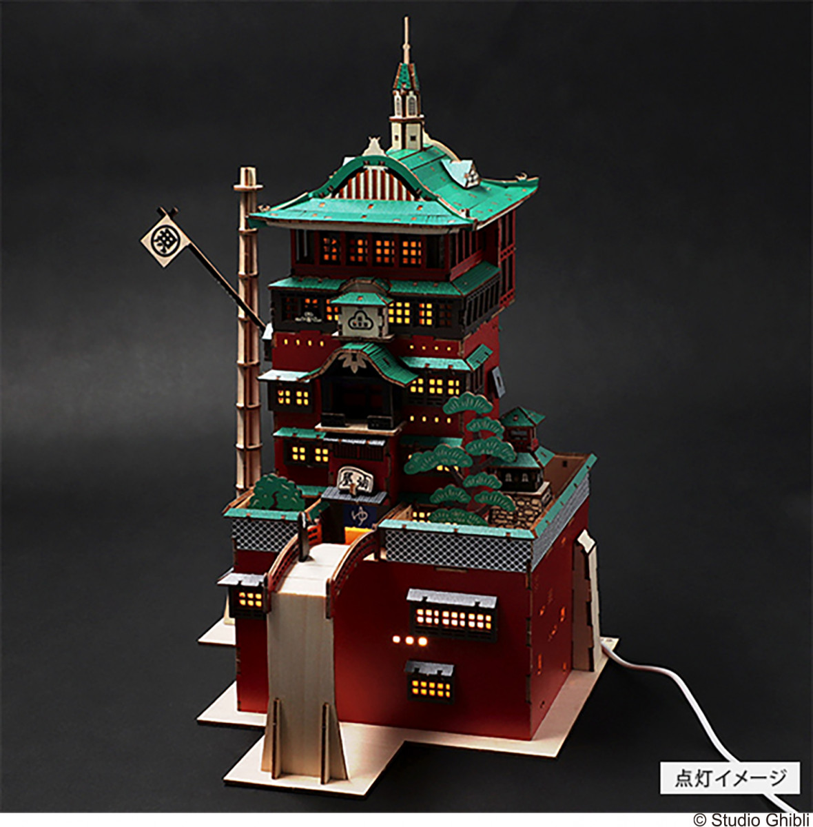 千と千尋の神隠し』油屋のLEDライト付き木製立体パズルが圧巻の再現度