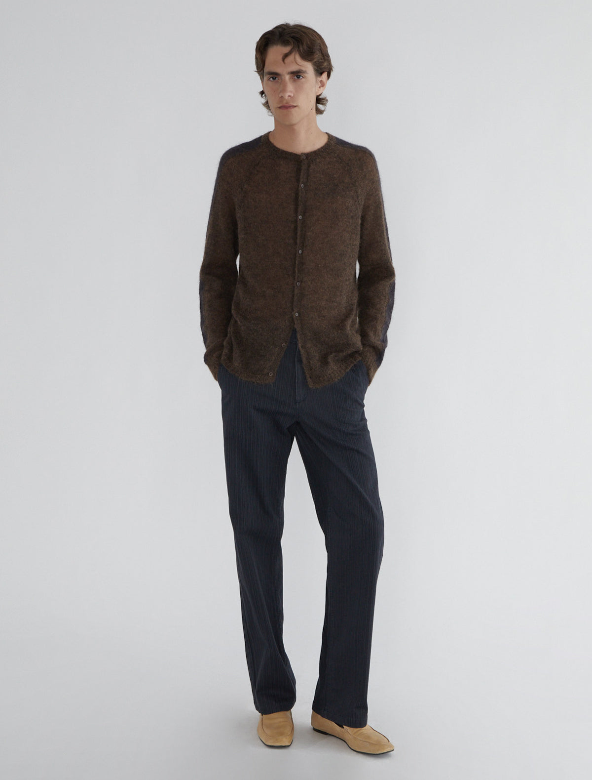 BUTTON DAN-Men's cardigan with a contrast stripe running down the