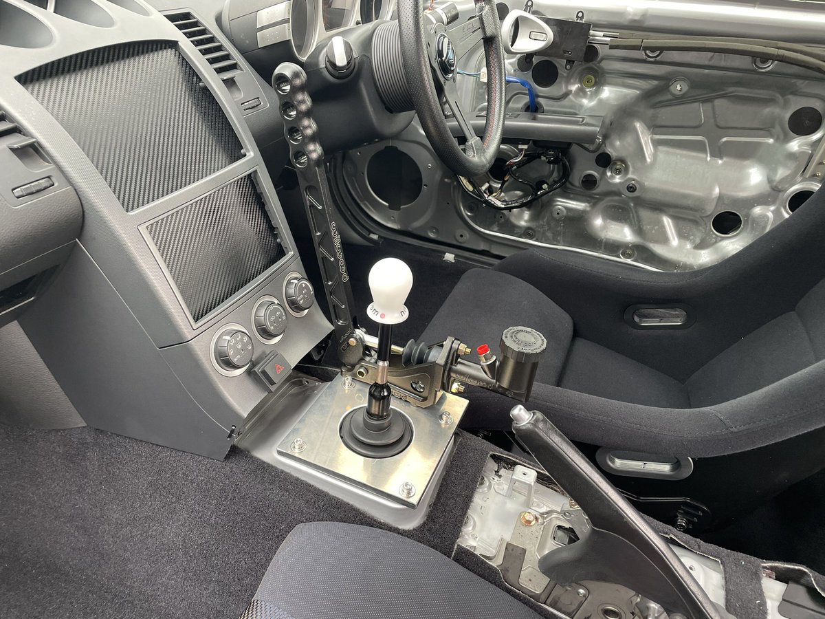 Z33に油圧サイドレバー取付け レバーのマウントプレートは製作