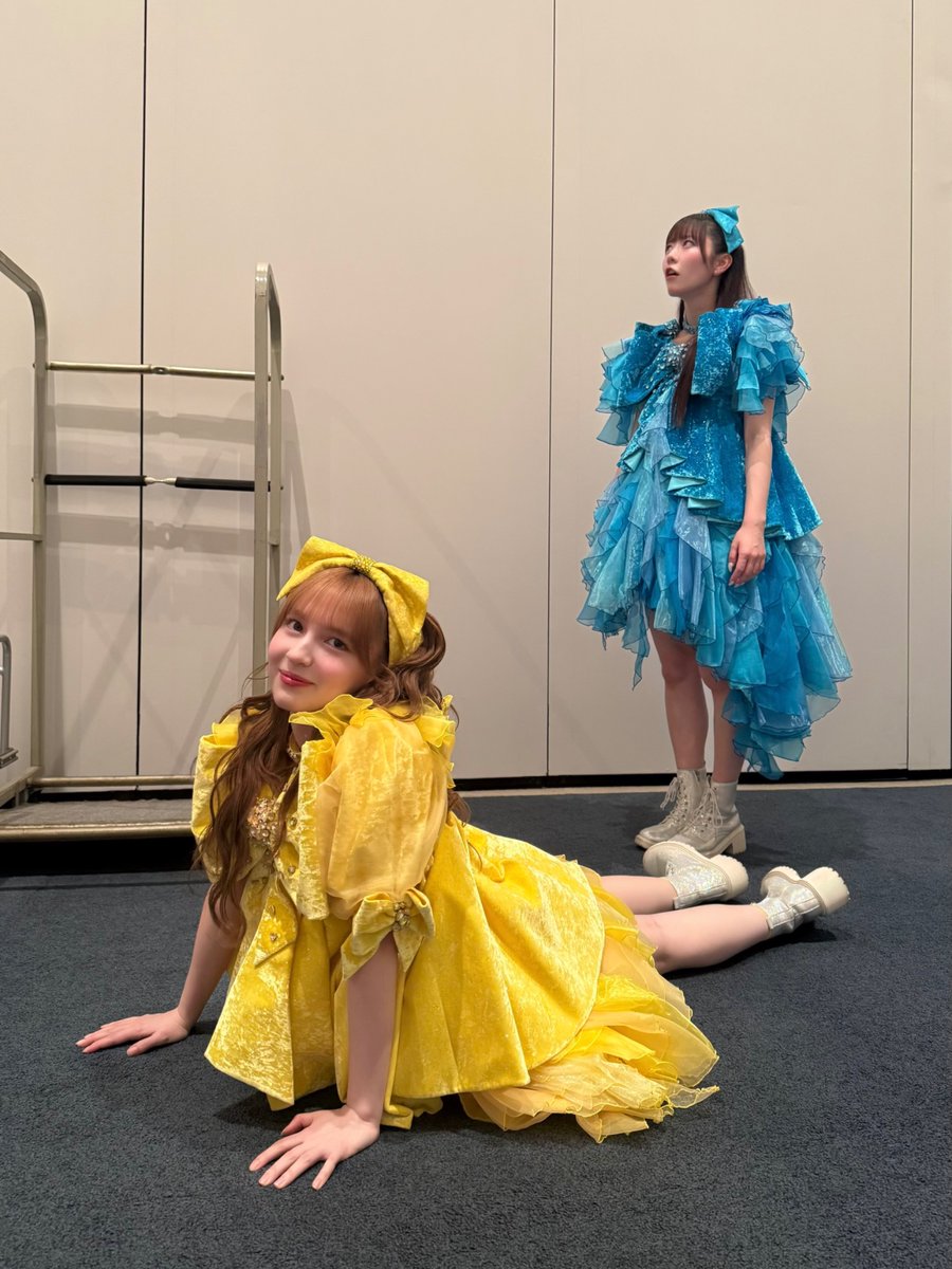 📸 #FNS歌謡祭 出演後オフショット📸 💛足を持って