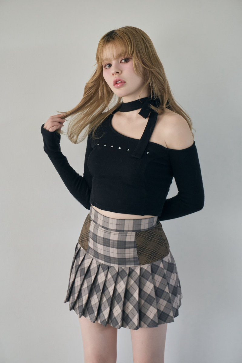 Nana ribbon oneshoulder tops color ivory/black ¥9900-tax in 暖かみ