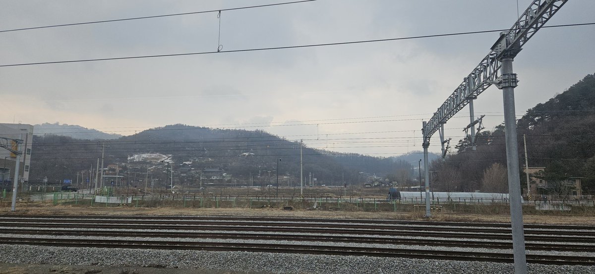 この山の向こうは北朝鮮なんだよな…