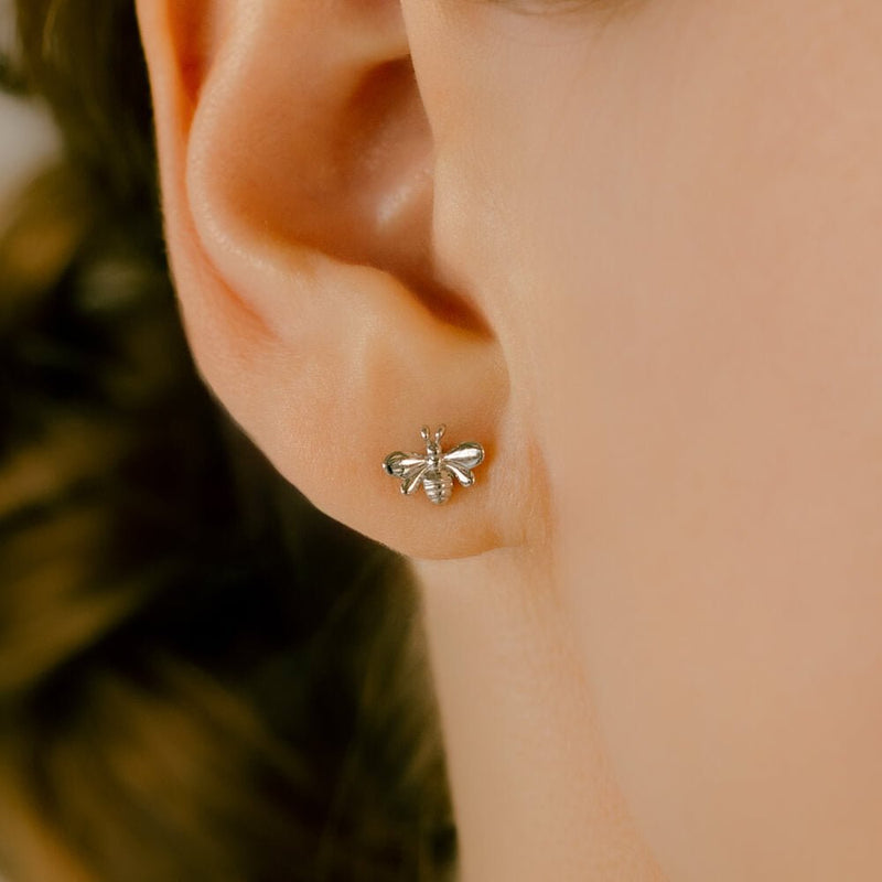 蜂のボディピアス │K18/プラチナ ハチの軟骨ピアス – PICOLLET