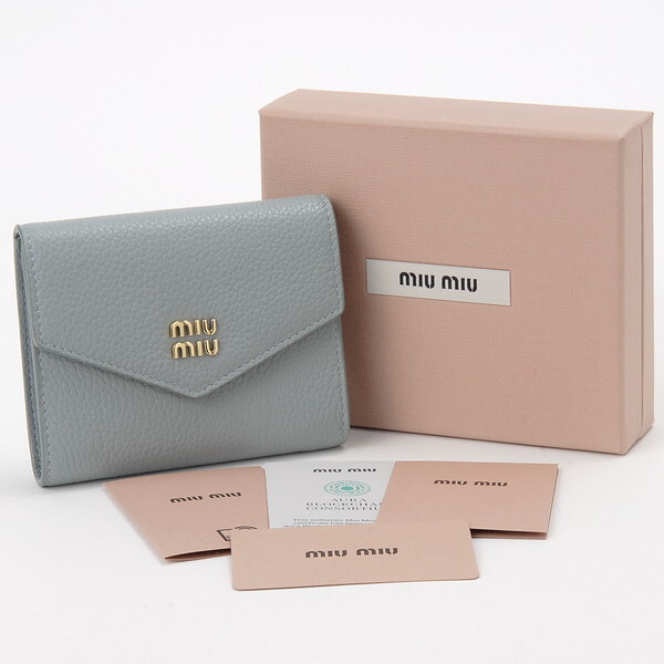 MIU MIU ミュウミュウ 三つ折り財布 ペールグリーン 5MH040 ADT7 F0035