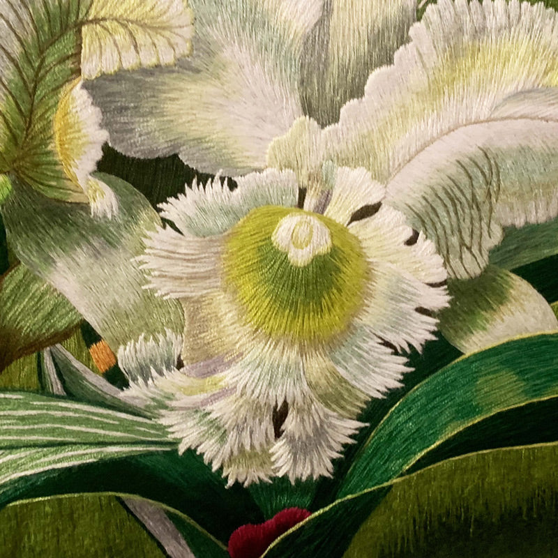 ベトナム シルク刺繍絵 Mr. クオック・スー作品 ホワイトフラワー 額付