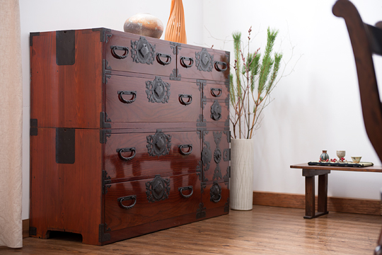 古民家におすすめの家具はこれ！時代箪笥とテーブル・ソファ25選