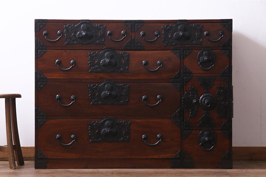 古民家におすすめの家具はこれ！時代箪笥とテーブル・ソファ25選