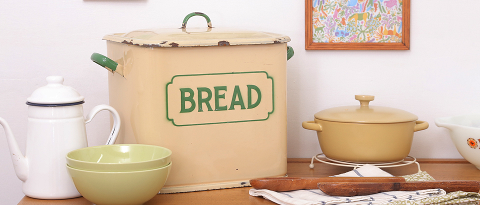 インテリアにちょい足し。人気のアンティークホーロー雑貨の使い方