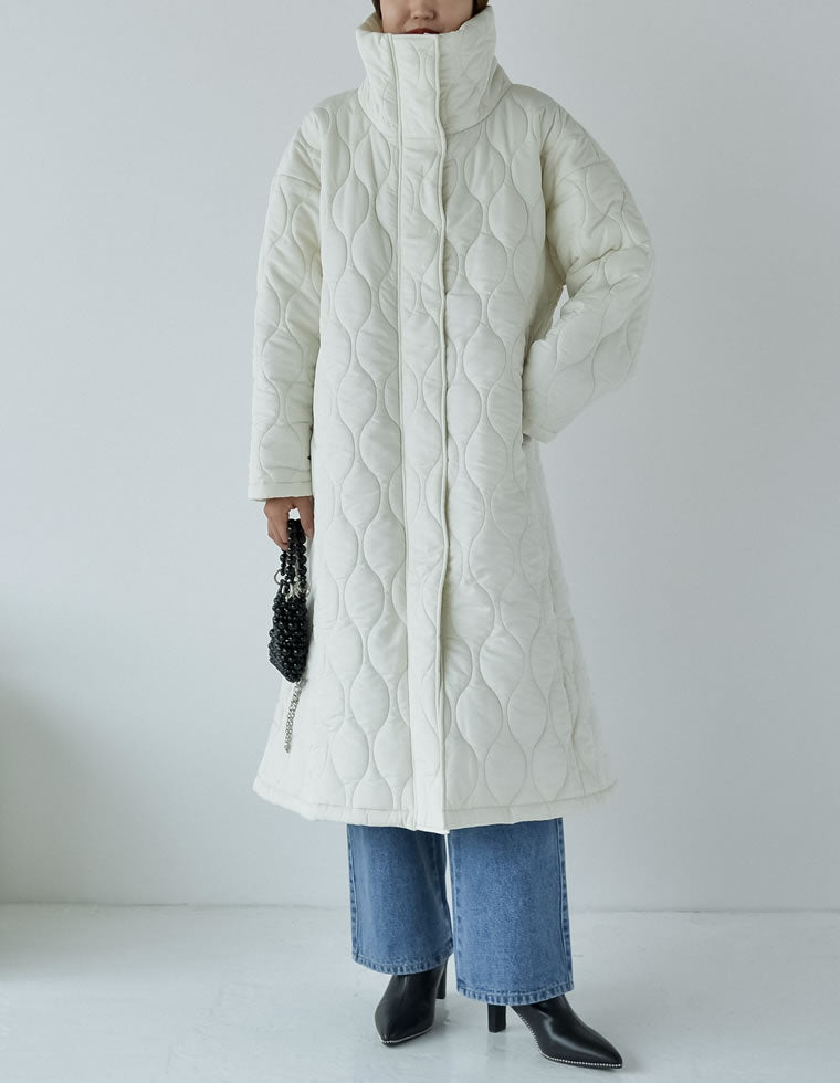 中綿リサイクルタフタキルティングスタンドカラーフレアロングコート