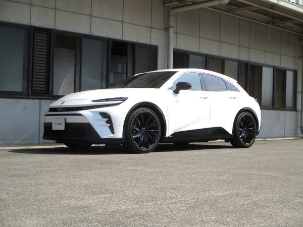 クラウンスポーツ』の走りを自分好みに、タナベのフラッグシップ車高調