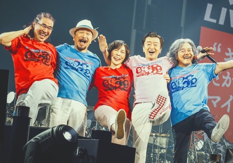 サザンオールスターズ、昨年末開催の「ほぼほぼ年越しライブ」より“愛