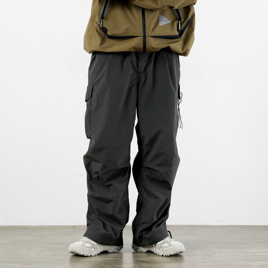 AND WANDER（アンドワンダー） オーバーサイズ カーゴパンツ / メンズ