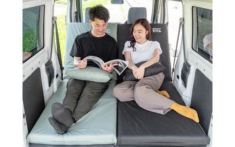 ベッド・カウチ・座椅子の3段活用！ 14段階リクライニング機能付きの