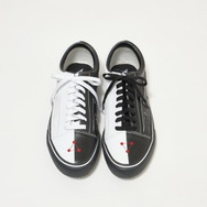 呪術廻戦」虎杖悠仁、五条悟らモデルのスニーカー登場！ デザイナー