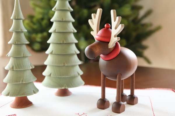 大鹿オラフ 立ち – ドイツ・ザイフェンの木のおもちゃ seiffen