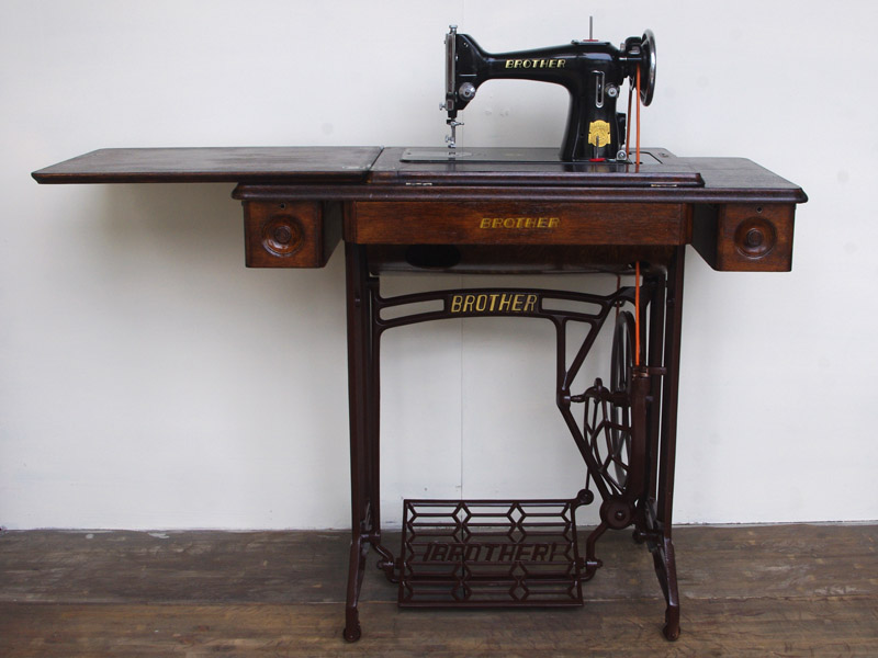 No.569 BROTHER ブラザー製 家庭用足踏みミシン：アンティークミシン
