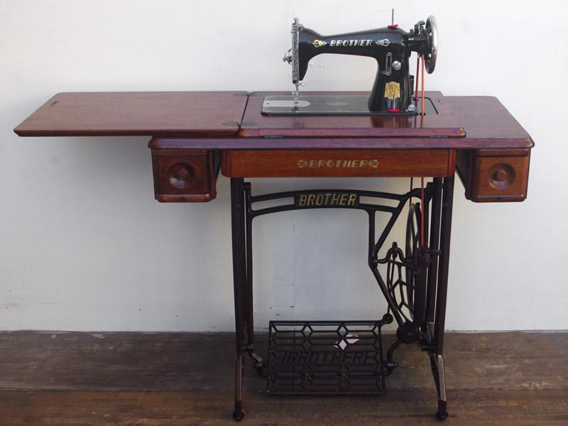 No.657 BROTHER ブラザー製 家庭用足踏みミシン：アンティークミシン
