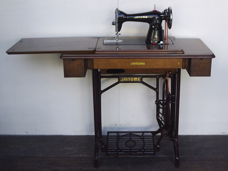 No.661 Janome ジャノメ製 家庭用足踏みミシン：アンティークミシン