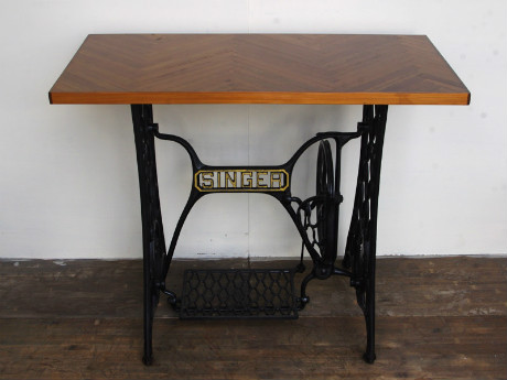 No.933 シンガー足踏みミシン鉄脚のテーブルとベンチ：アンティーク