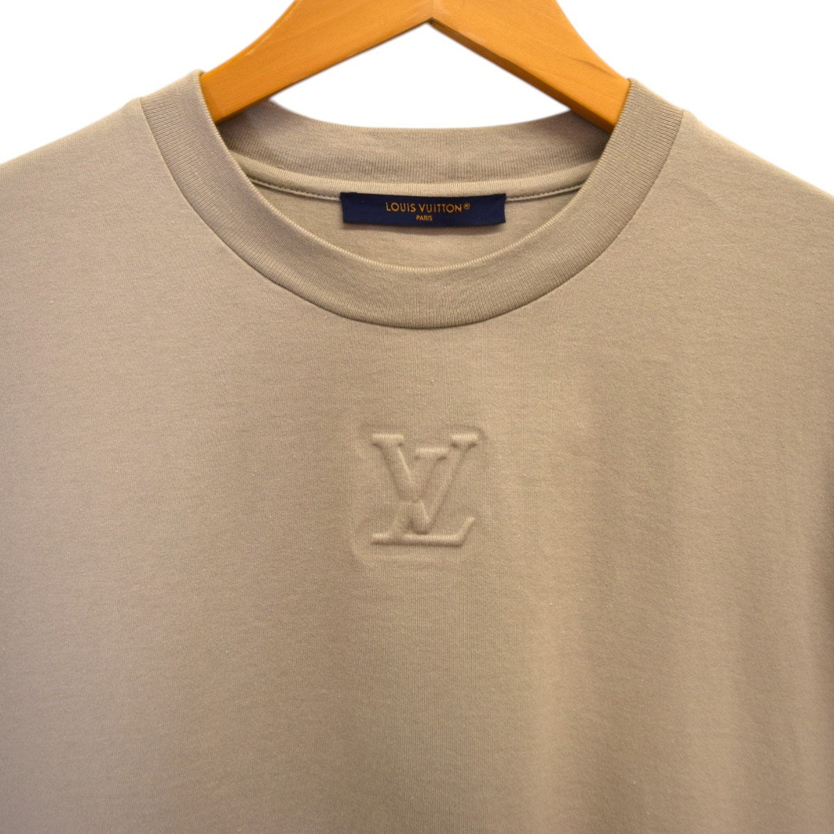 LOUIS VUITTON(ルイヴィトン) エンボスLV Tシャツ 2025SSRM251Q DT3