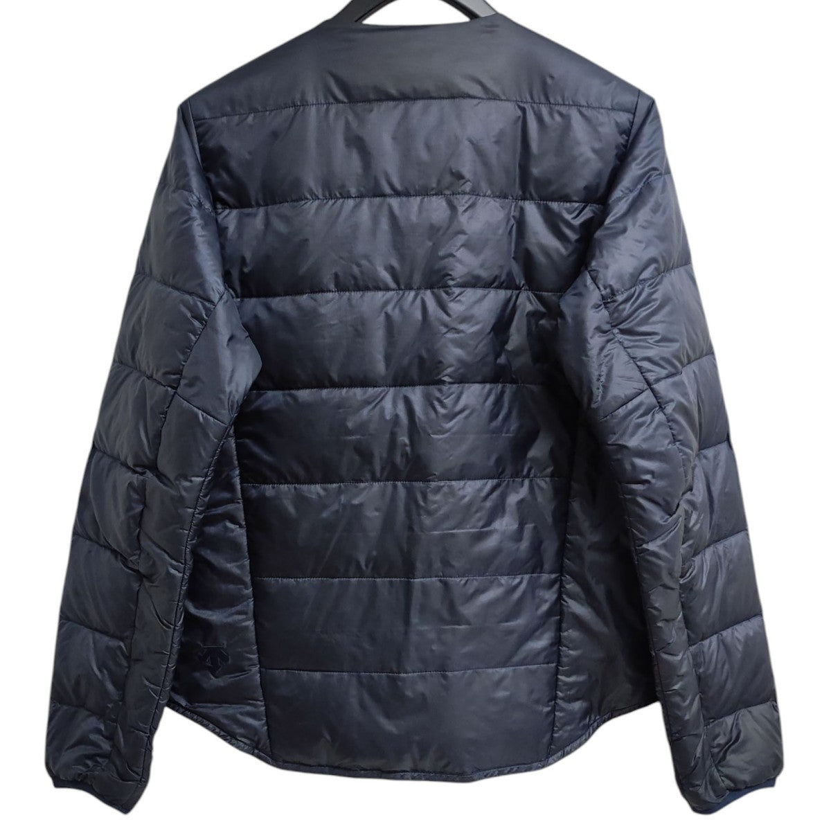 DESCENTE(デサント) ノーカラーダウンジャケット HCS DOWN DIA3575U