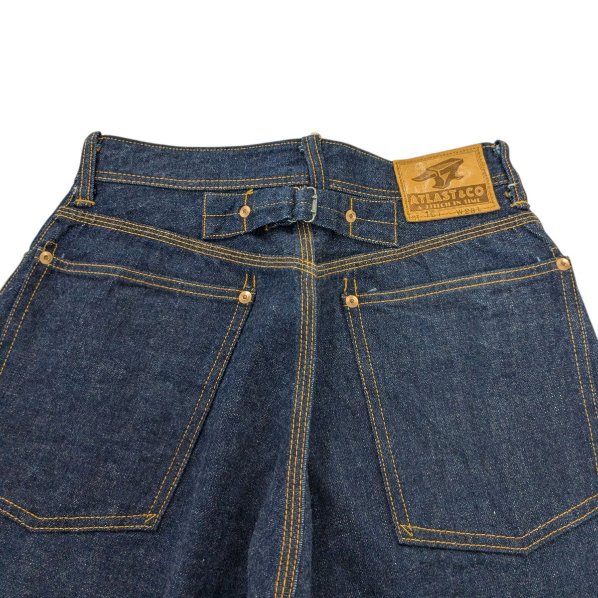 ATLAST ＆ CO(アットラスト) LOT161シンチバック付デニムパンツ