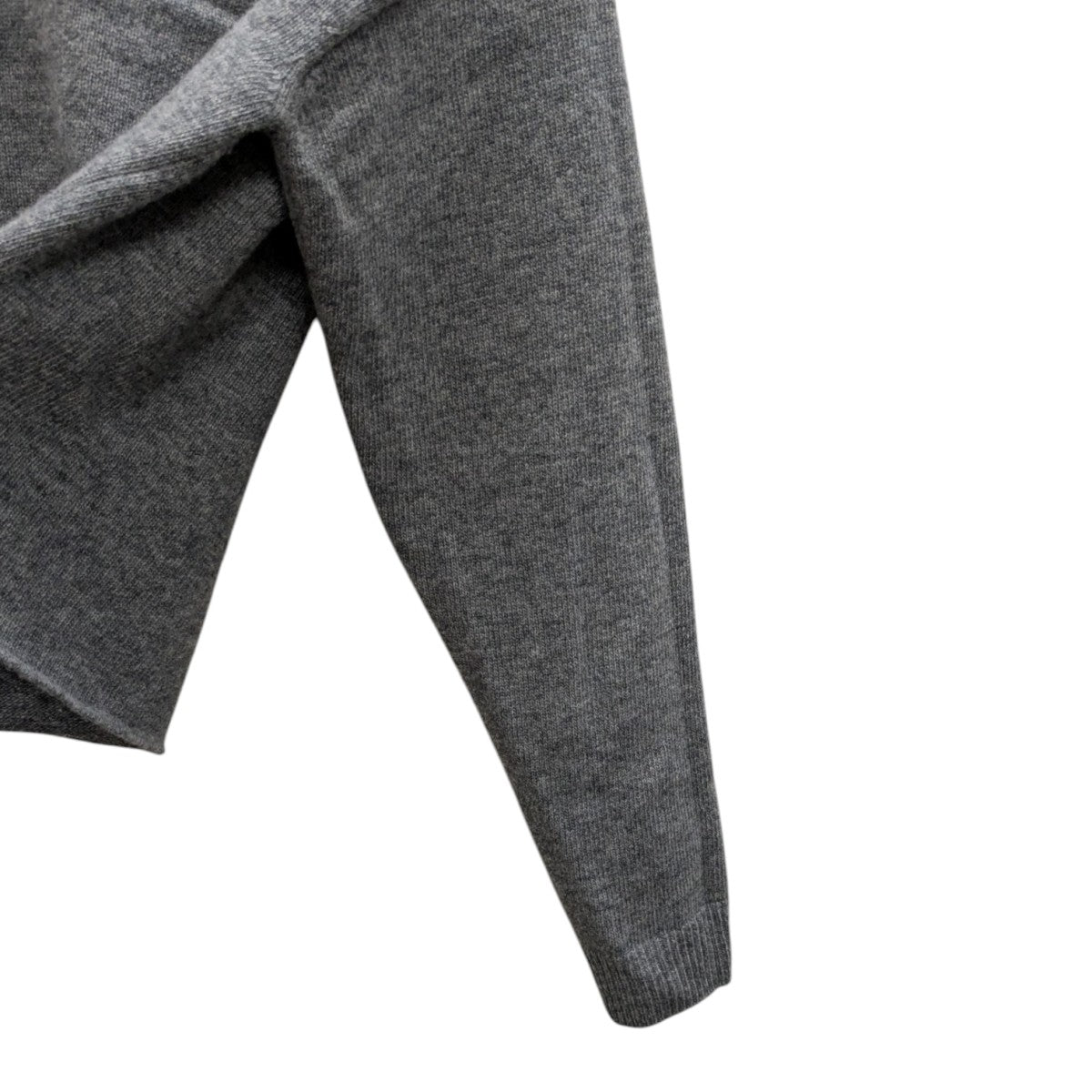 MIU MIU(ミュウミュウ) クロップド丈Vネックニット DNA972 グレー