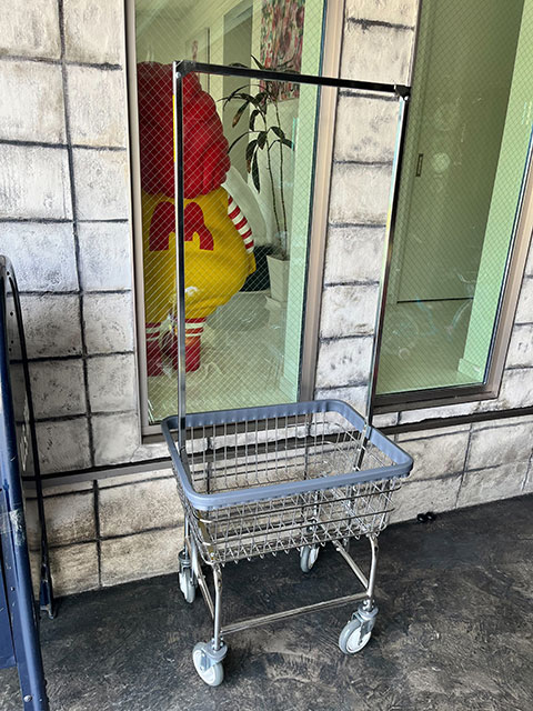 R&B ワイヤープロダクツ社 アメリカの業務用ランドリーカート （ダブル