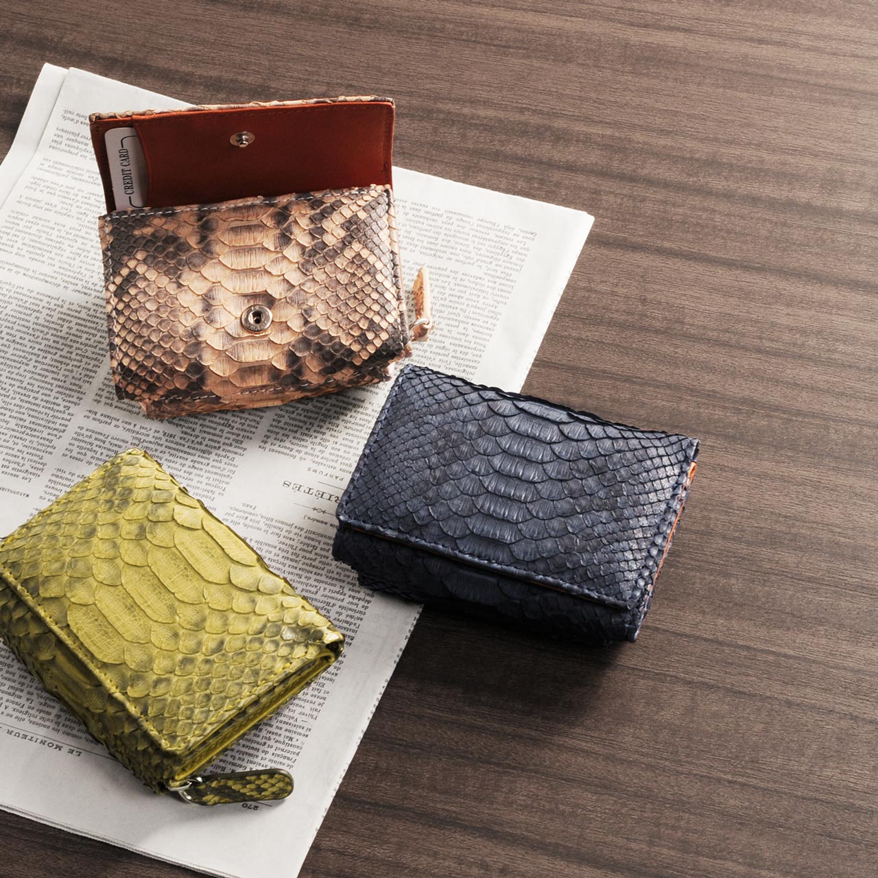 sankyo shokai（三京商会） ダイヤモンドパイソン コンパクト 財布