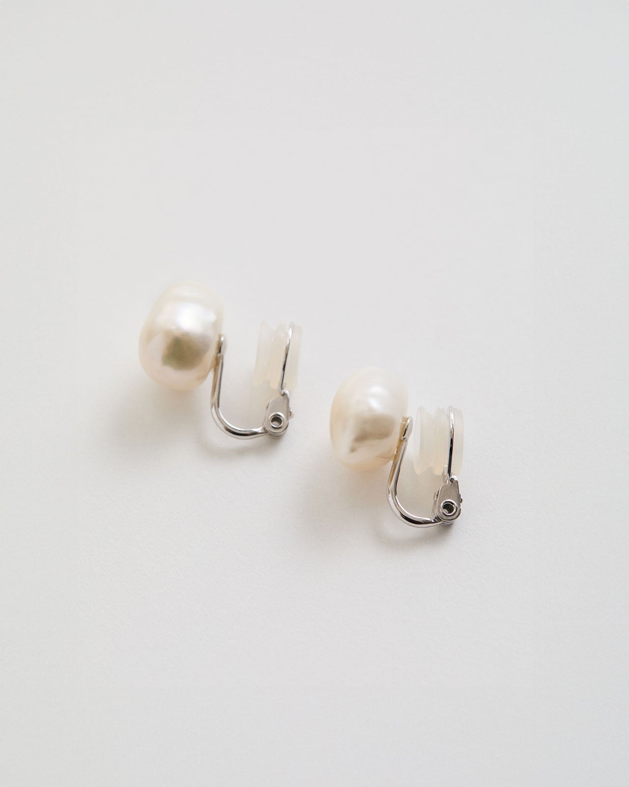 CADEAUX BUMPY PEARL EARRINGS – Shinzone