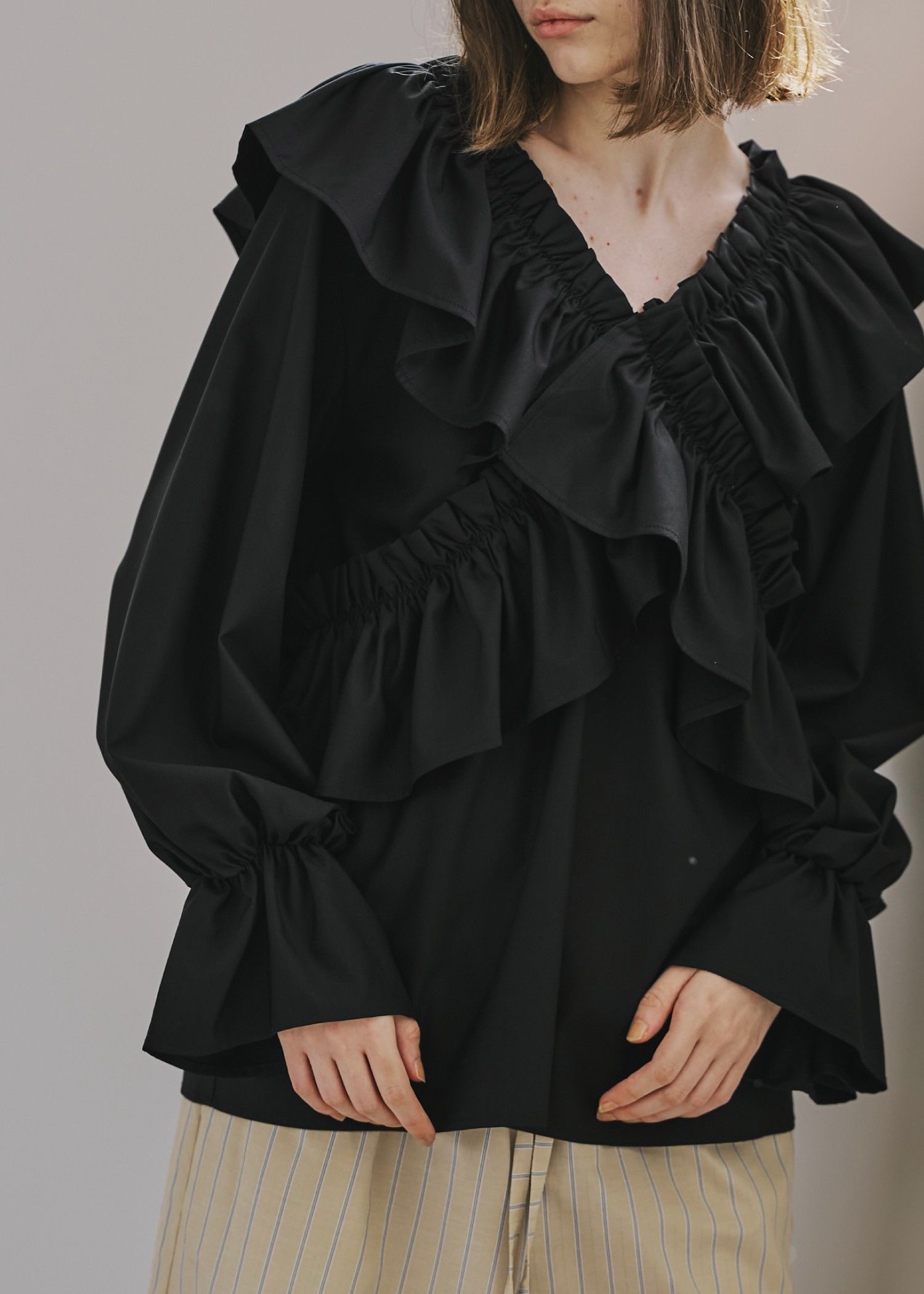 WILLFULLY - frill cross asymmetry BL / フリルクロス アシンメトリー