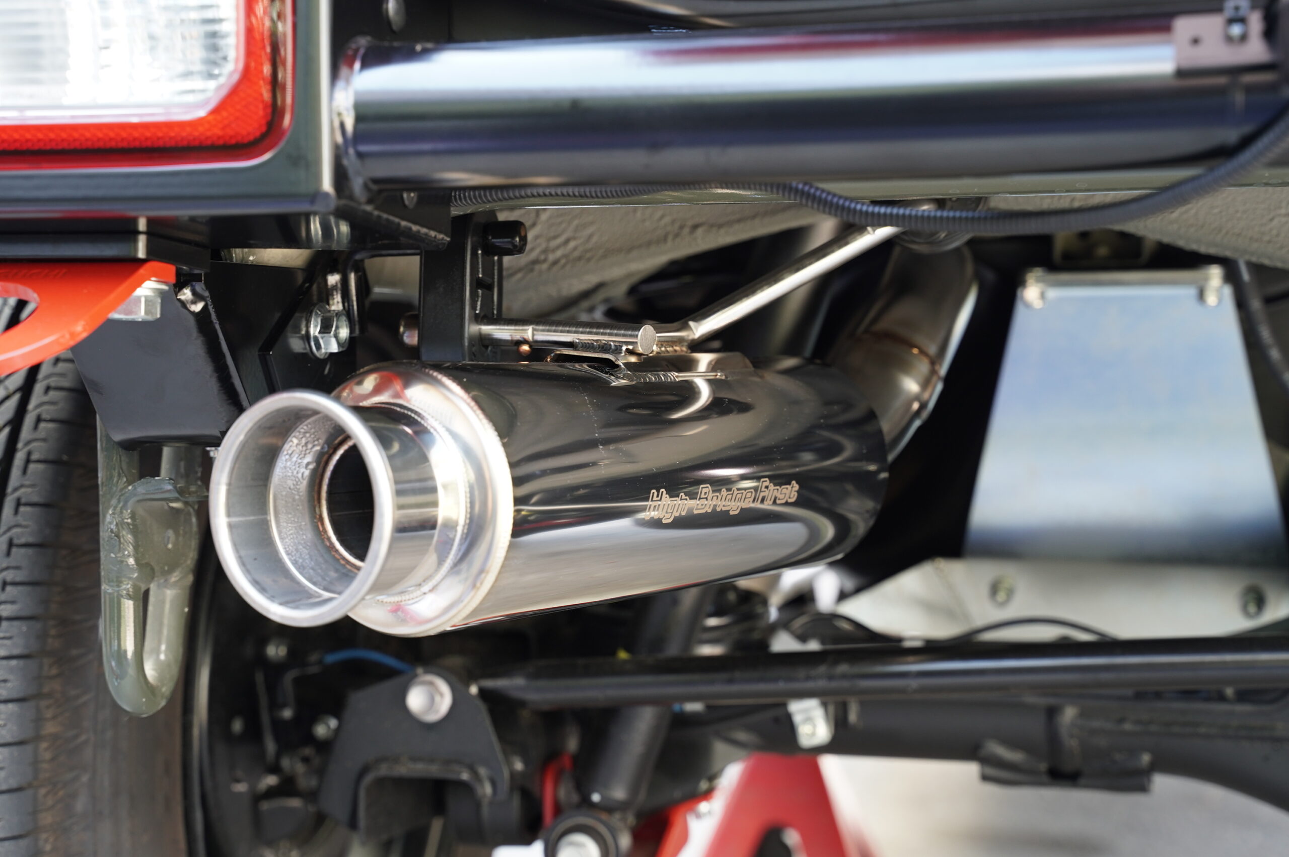 ジムニー(JB64)にハイブリッジファースト ジェントルマフラーを付ける