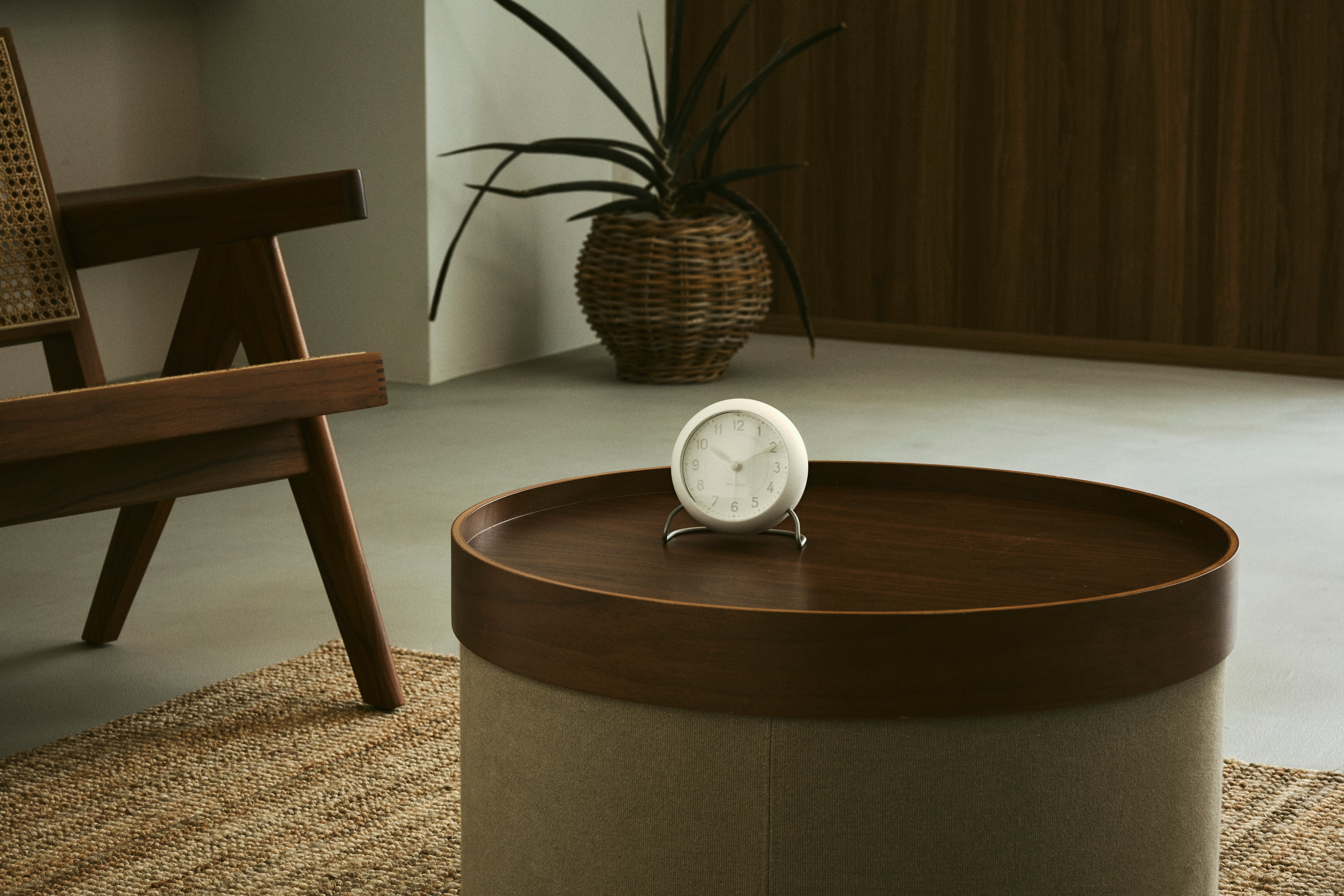 ARNE JACOBSEN TABLE CLOCK / STATION VELLEVUE〈アルネ・ヤコブセン