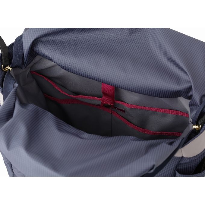 公式直営店限定】D-640 ルバンド (L21) ネイビー <T2キャスター・4輪