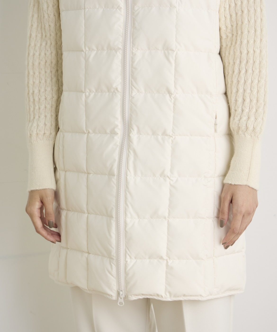 ロングフードダウンベスト《TAION & LIMONTA EAST》 ｜DAY by DAY It's