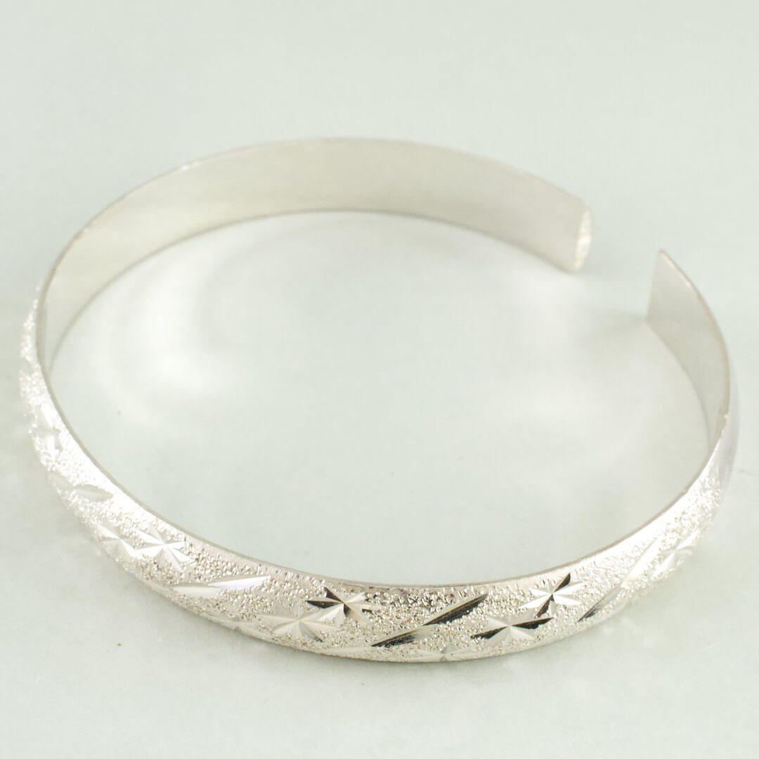 中国 銀 シルバー バングル 26g 「千足銀」刻印あり - いずみ洋行の