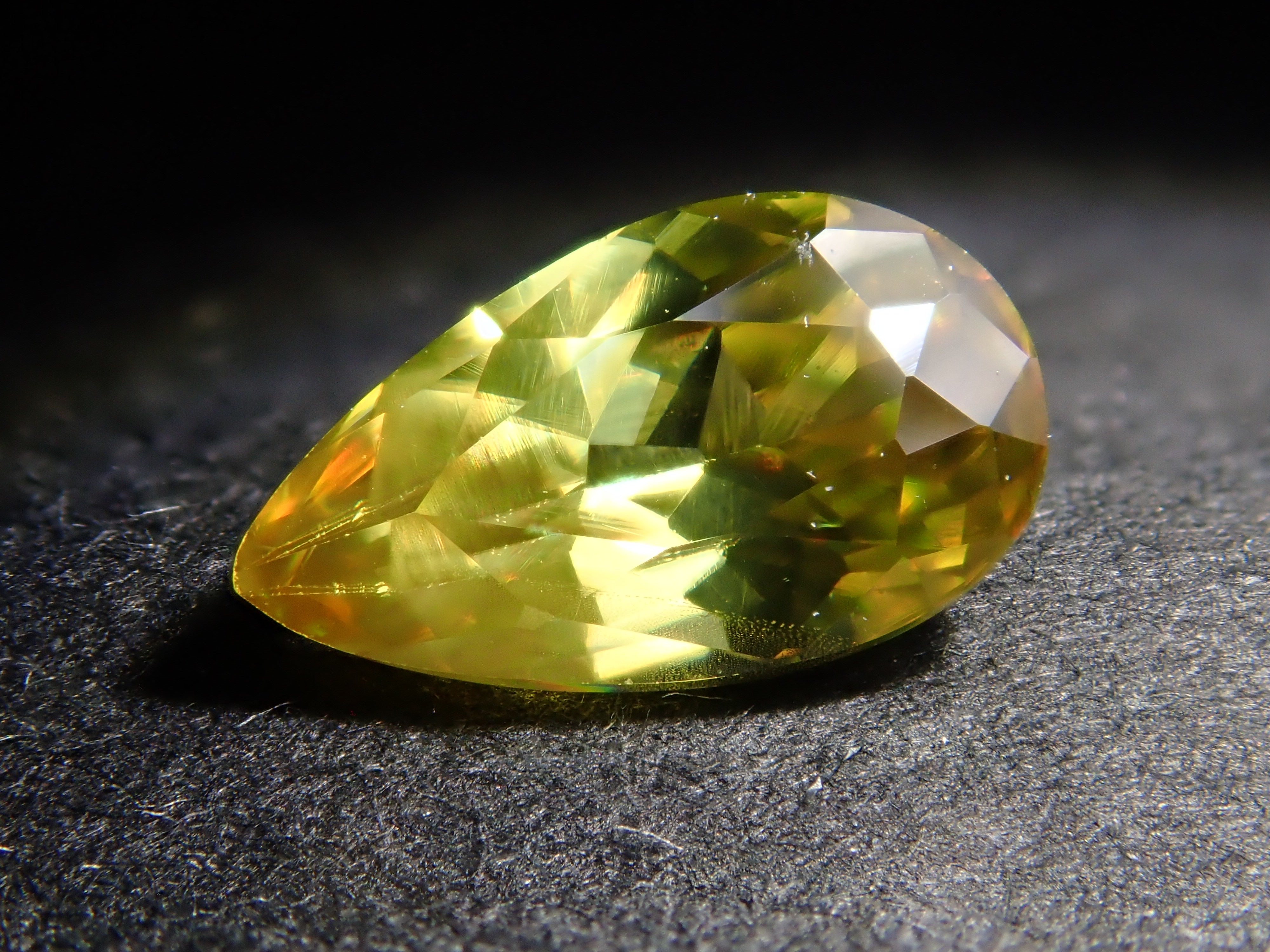 スフェーン 0.503ctルース