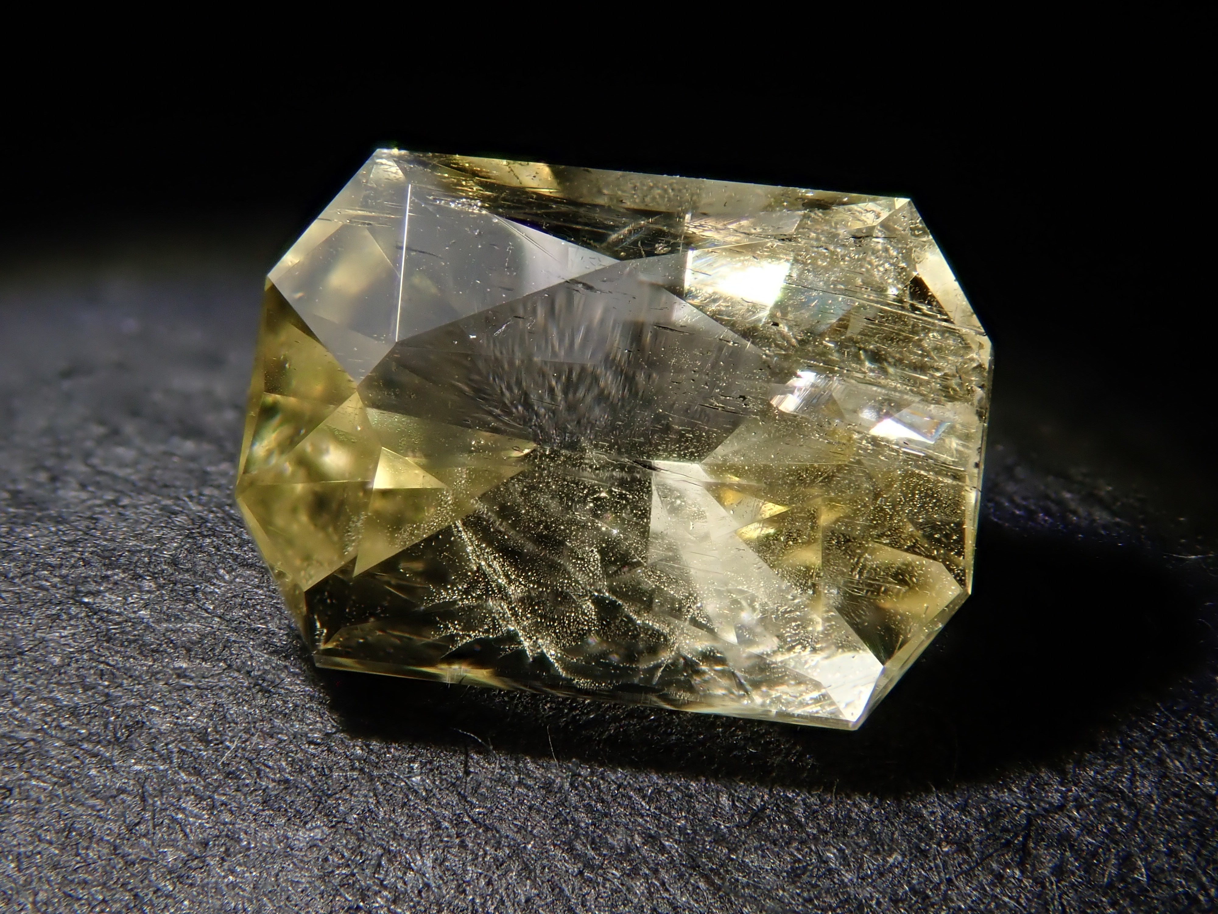 イエローベリル（ヘリオドール） 0.904ctルース