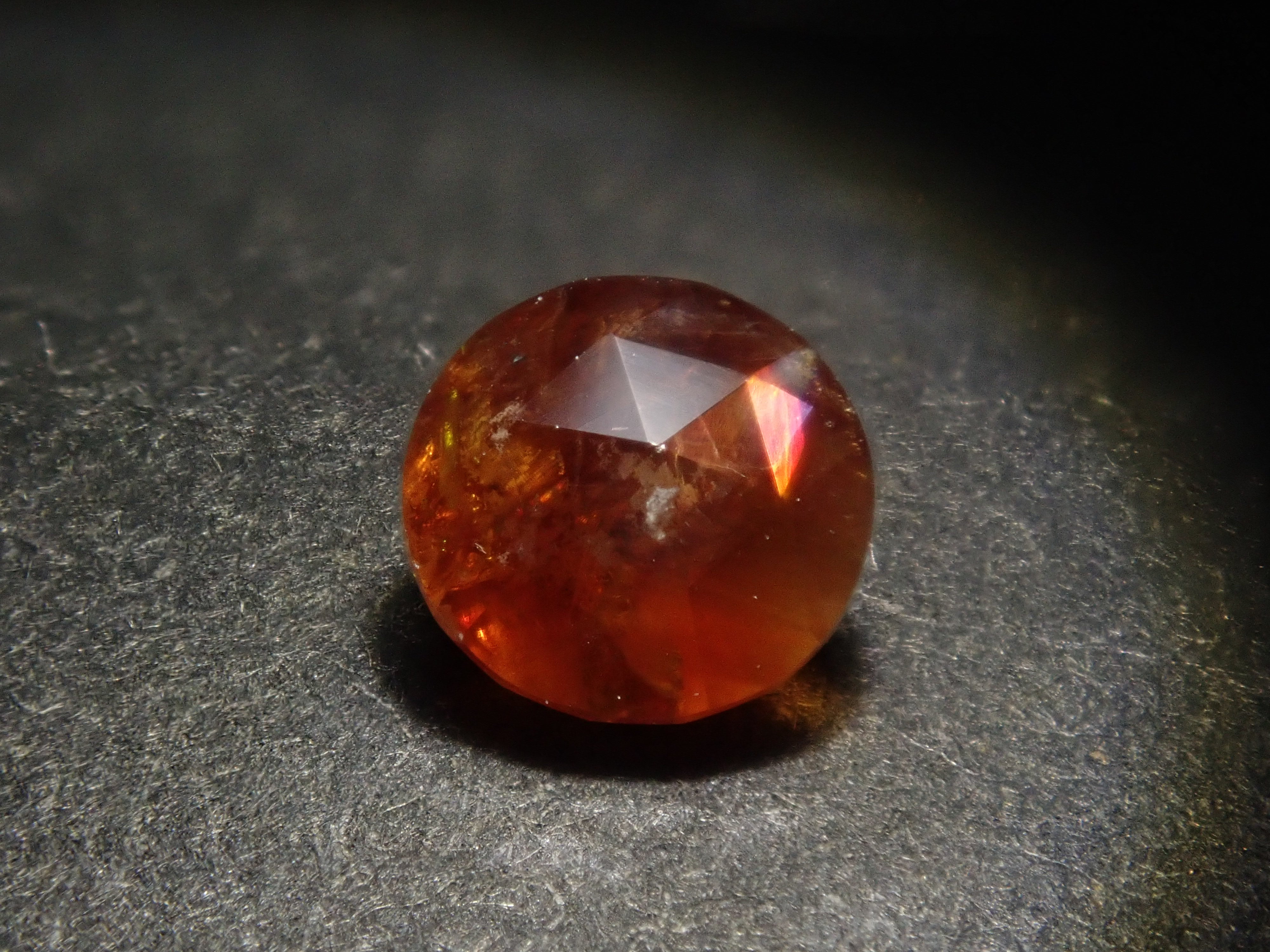 限定14石》奈良県天川村産レインボーガーネット（サンジェ氏の