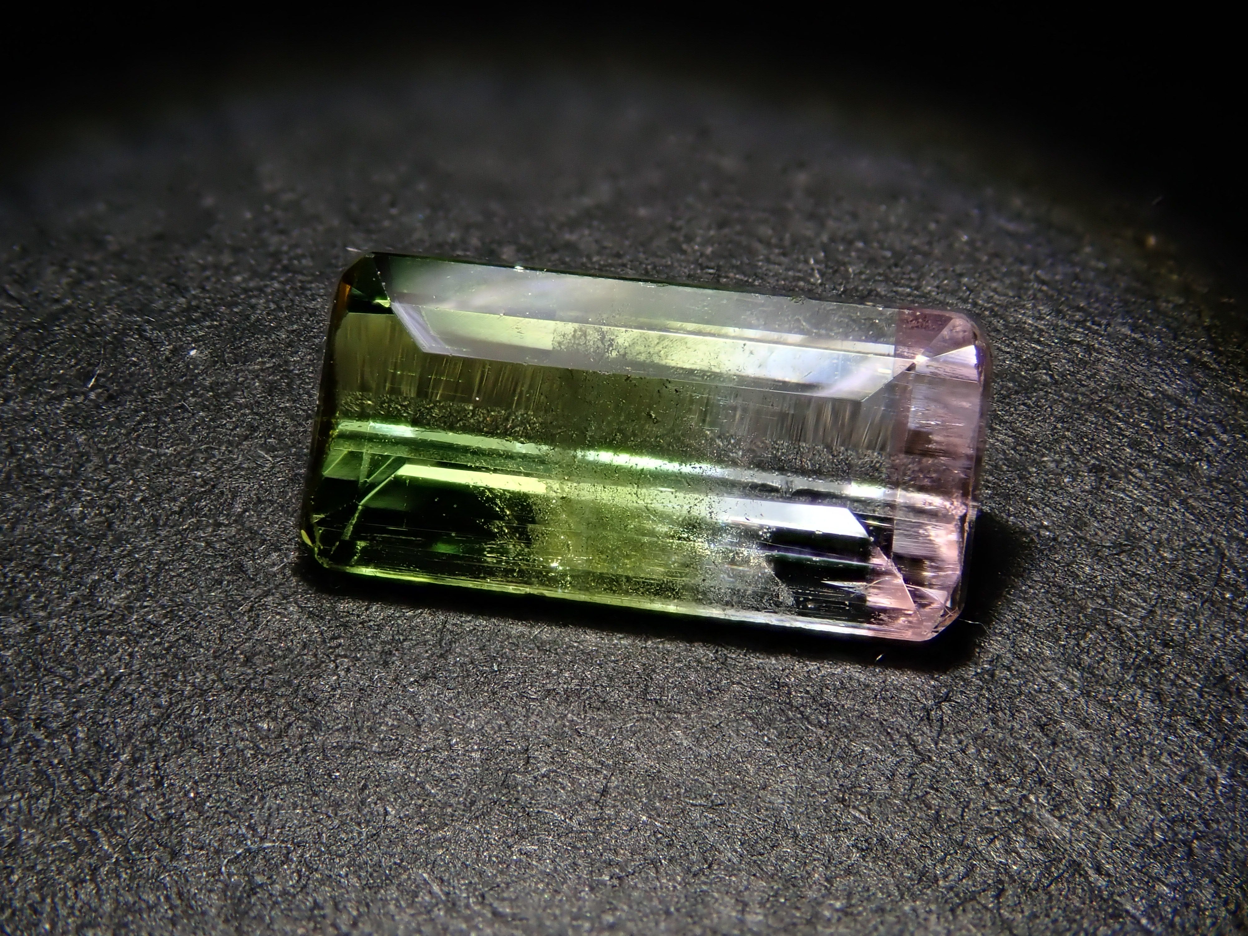 ブラジル産バイカラートルマリン 0.707ctルース