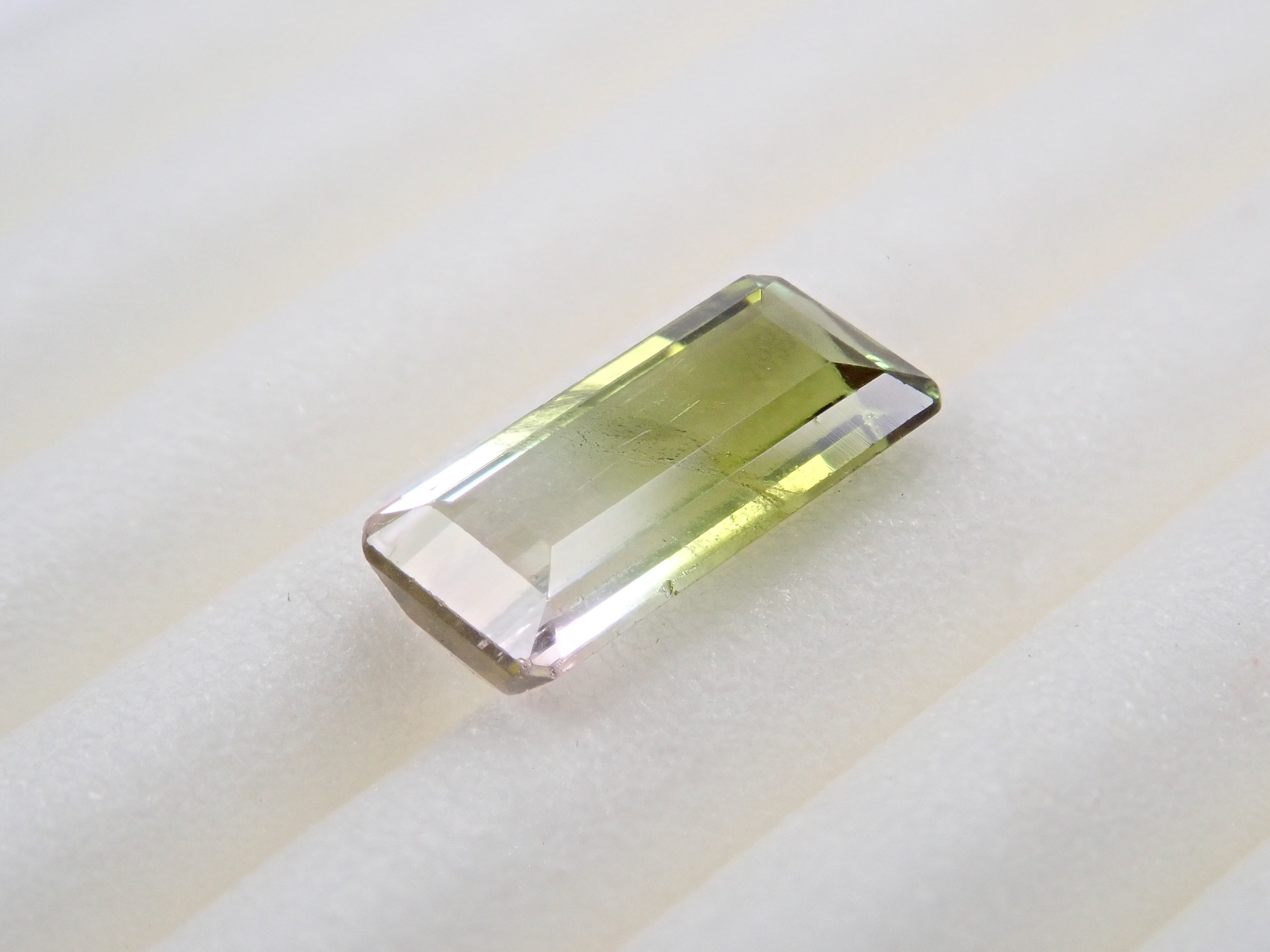 ブラジル産バイカラートルマリン 0.707ctルース