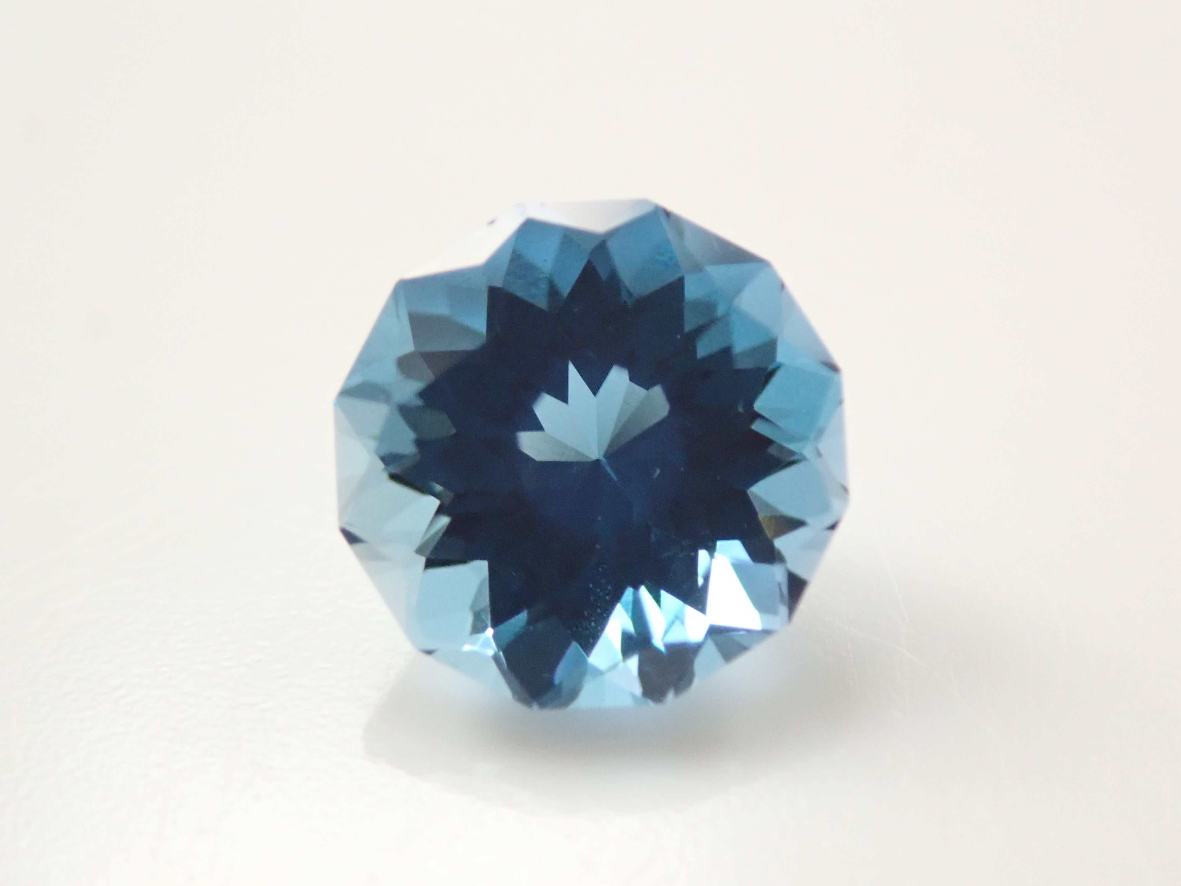 ブラジル産ロンドンブルートパーズ 1.281ctルース