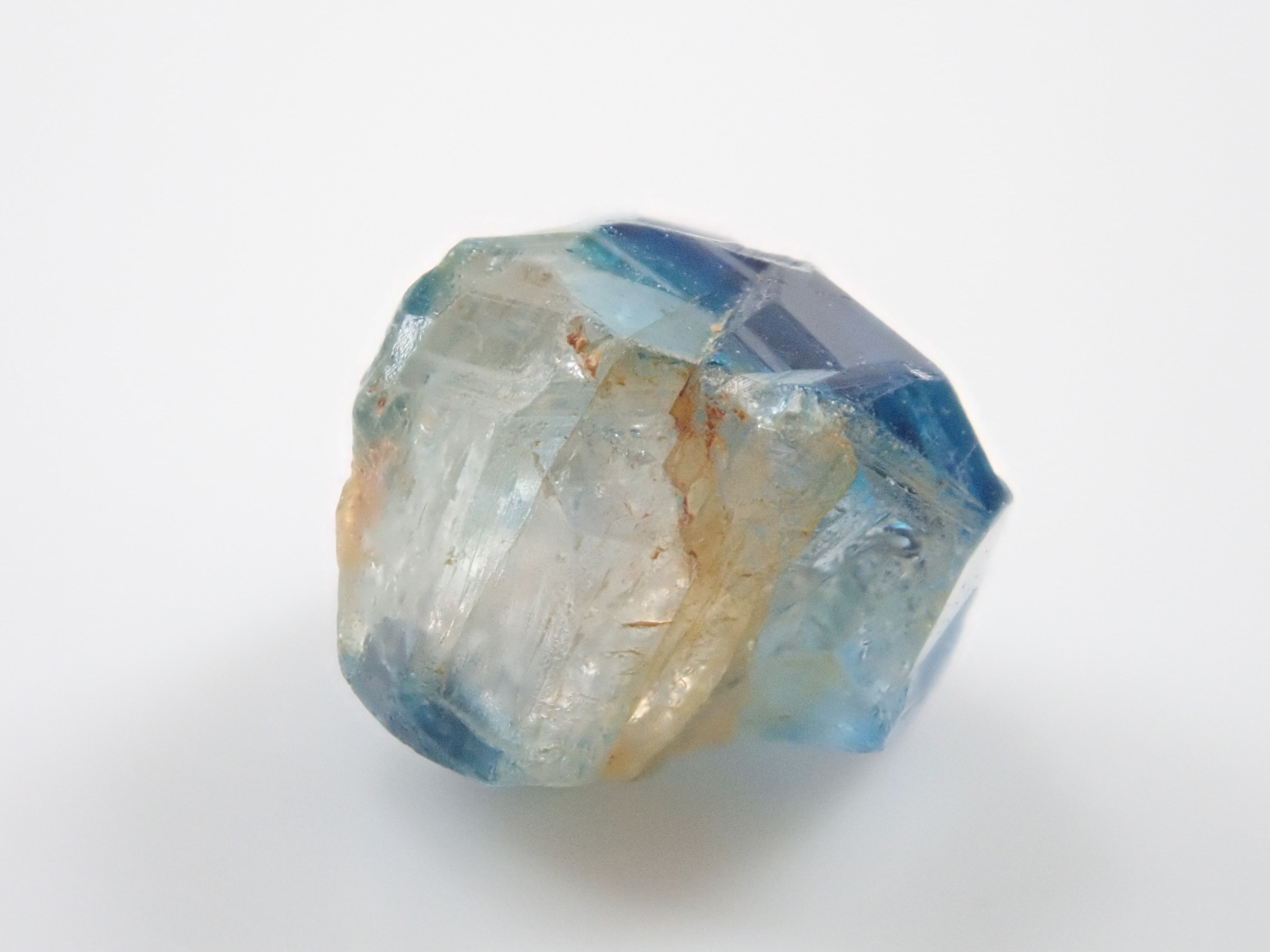 ジンバブエ産バイカラーユークレース 0.960ct原石