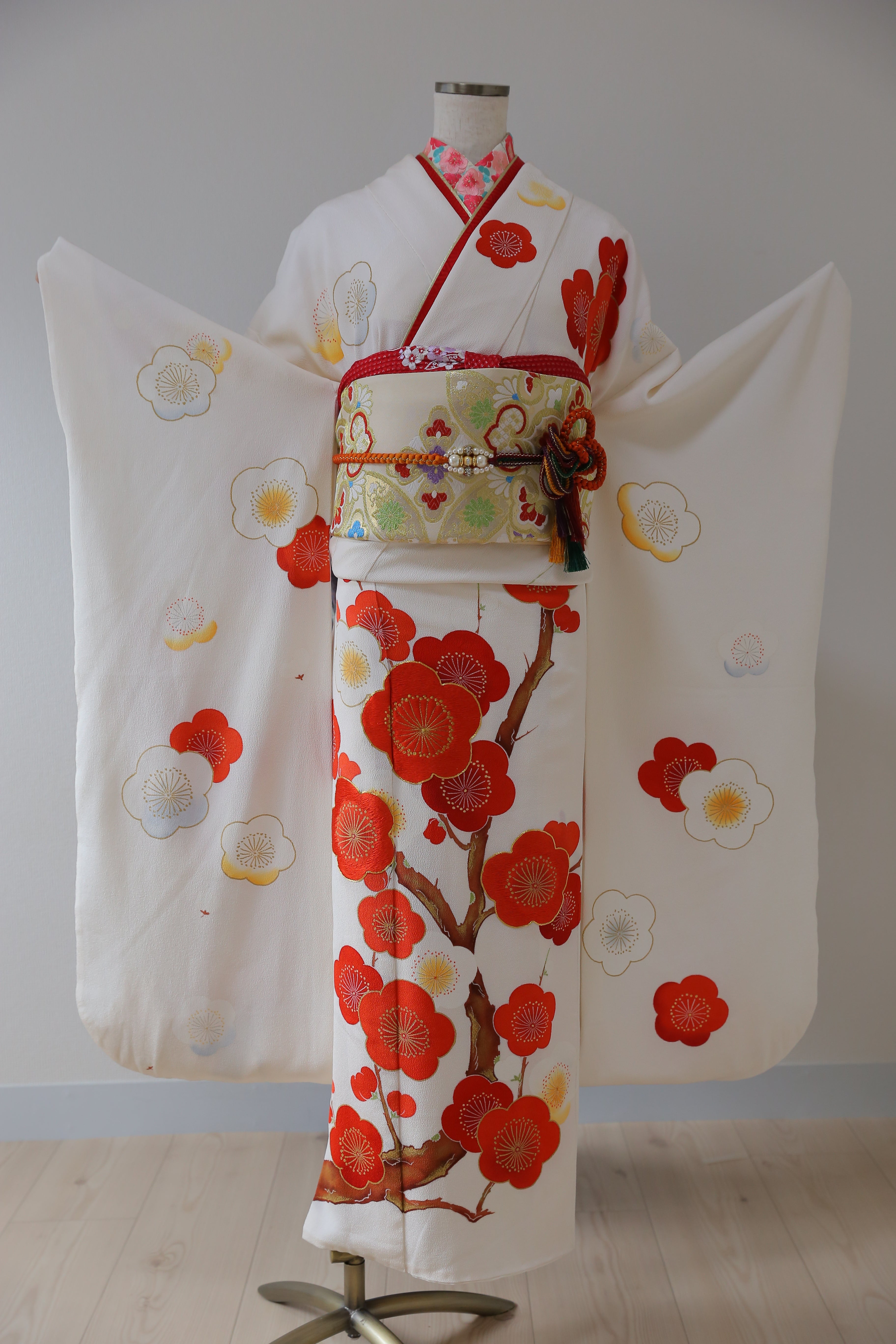 白地 手描き梅柄 正絹振袖【227】 – SAKURA TOKYO