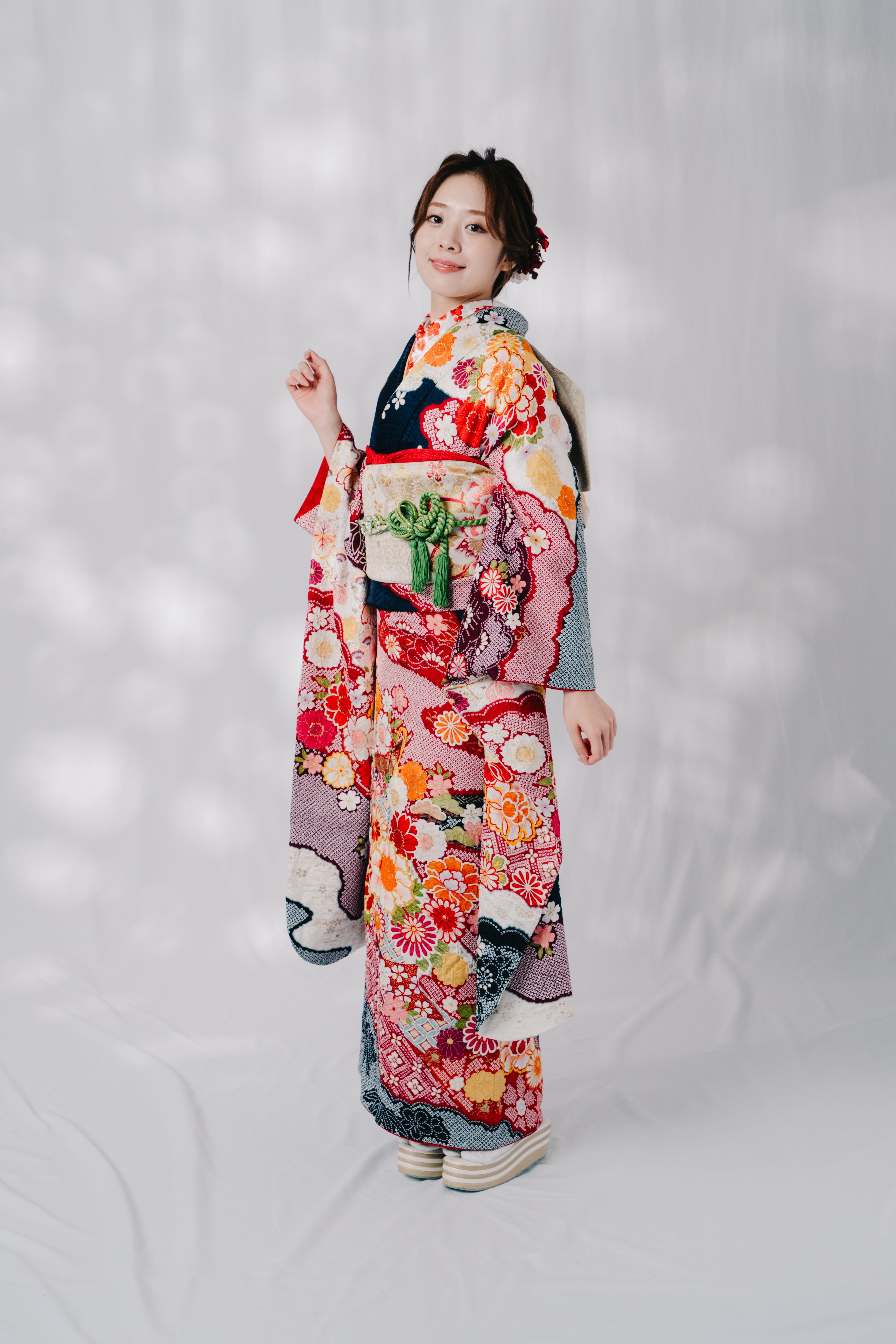 紺絞り 相良刺繍牡丹 正絹振袖【425】 – SAKURA TOKYO